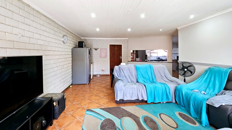 3 Bedroom Property for Sale in Langenhovenpark Free State